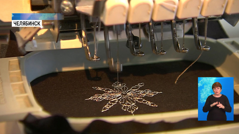 Челябинка шьет креативные новогодние маски