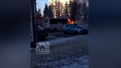 Маршрутка загорелась прямо на проспекте Ленина: видео очевидца
