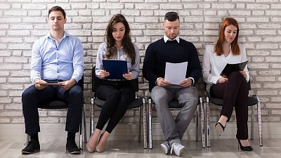 ЖКХ и розничную торговлю назвали самыми непристижными отраслями для работы