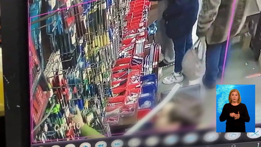 Мужчина украл инструмент