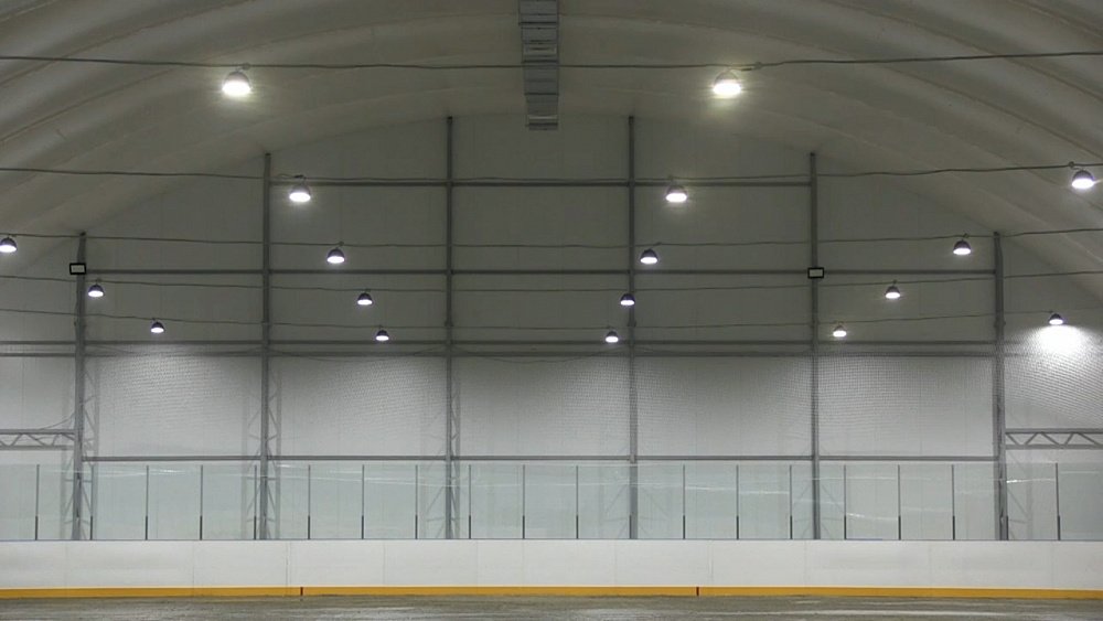 В Миассе заканчиваются работы по монтажу ледового модуля