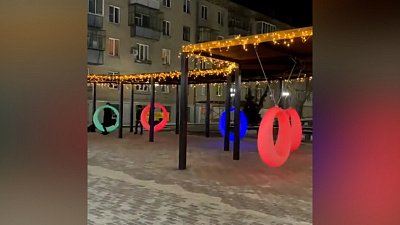 На берегу Смолино необычные сияющие круги попали на видео