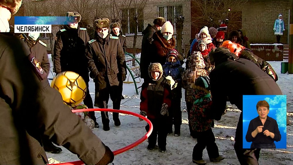 Курсанты ЧВВАУШ поздравили детей-сирот