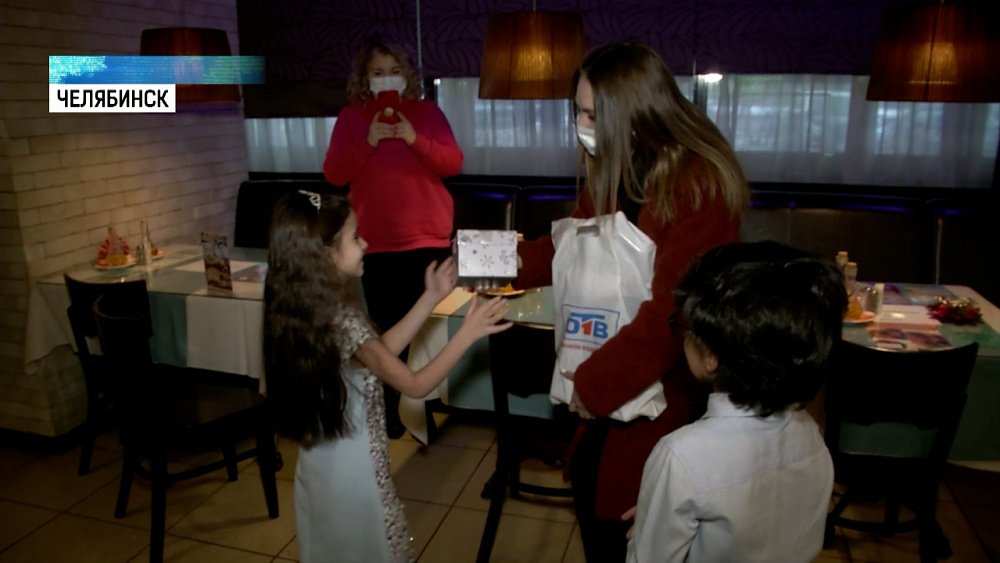 Журналисты ОТВ подарили Заре краски