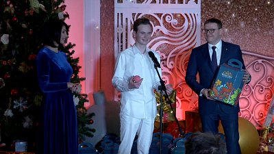 Губернатор наградил 55 одарённых детей