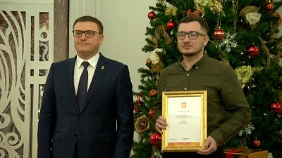 Губернатор наградил волонтеров региона