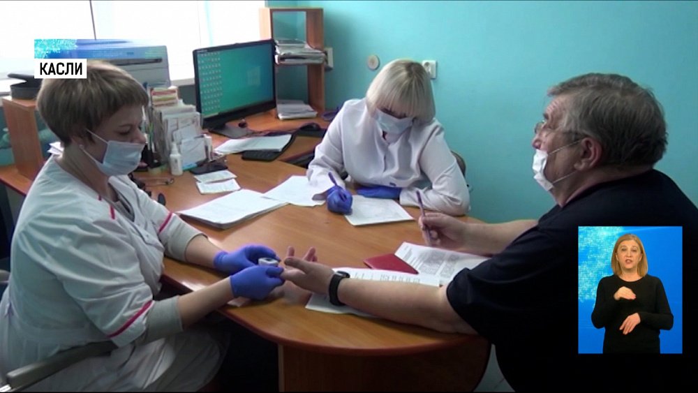 Врачей вакцинируют от коронавируса