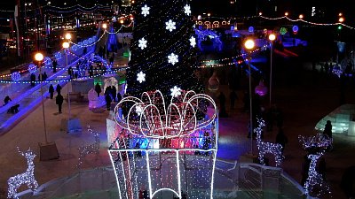 Челябинск в праздничных огнях: видео накануне Нового года