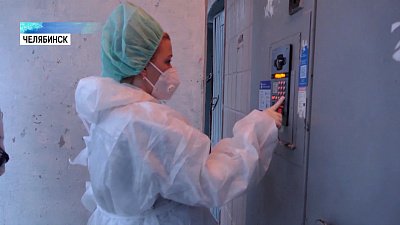 Волонтёры развозят продуктовые наборы