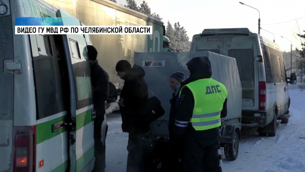 Сотрудники ГИБДД спасли пассажиров автобуса