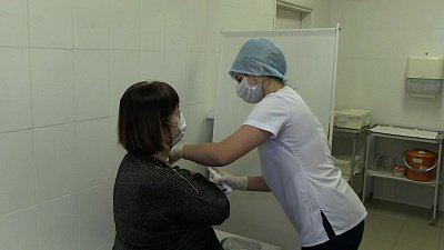 В Миассе прививают людей старше 65