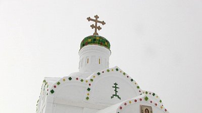 На озере Тургояк построили часовню из снега