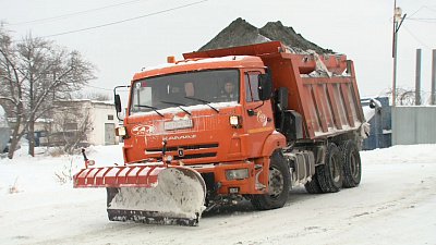 В Миассе проходит чистка дорог после снегопада