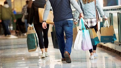 Посещаемость торговых комплексов Челябинска за год упала почти на треть