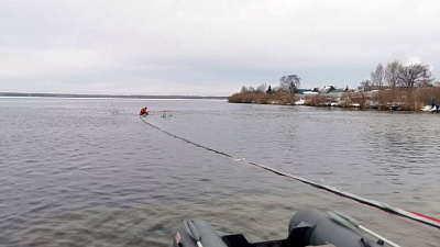 В озеро в Аргаяшском районе попала нефть