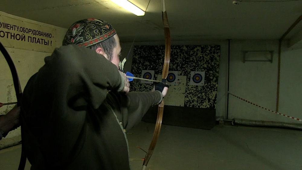 Миасцев учат стрельбе из лука