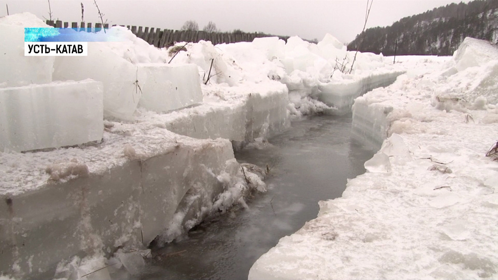 В Усть-Катаве подтопило частные дома