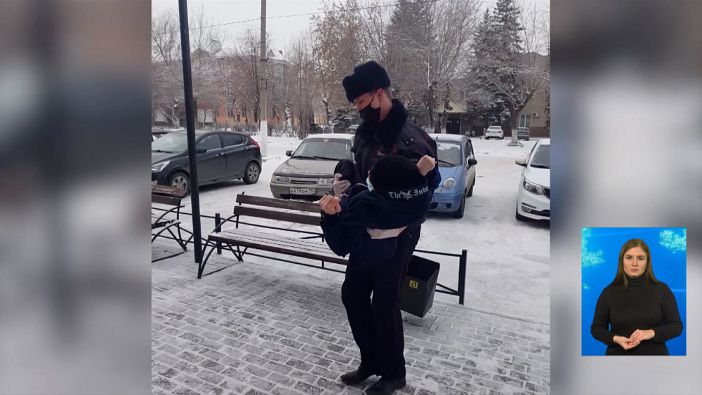 Полицейские из Коркино помогают парню с ограниченными возможностями здоровья