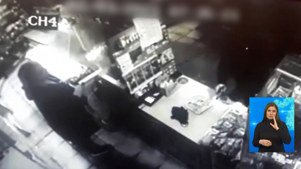 Мужчина угрожал оружием продавцу