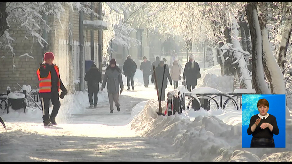 На ребёнка упал снег с крыши