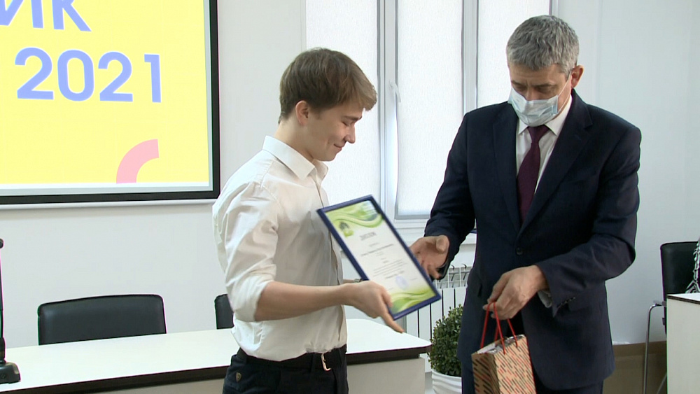 В Миассе награждают ученика года