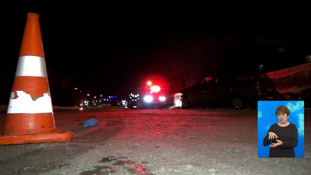 Легковушка влетела в стену, водитель погиб