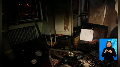 Женщину спасли из горящей квартиры