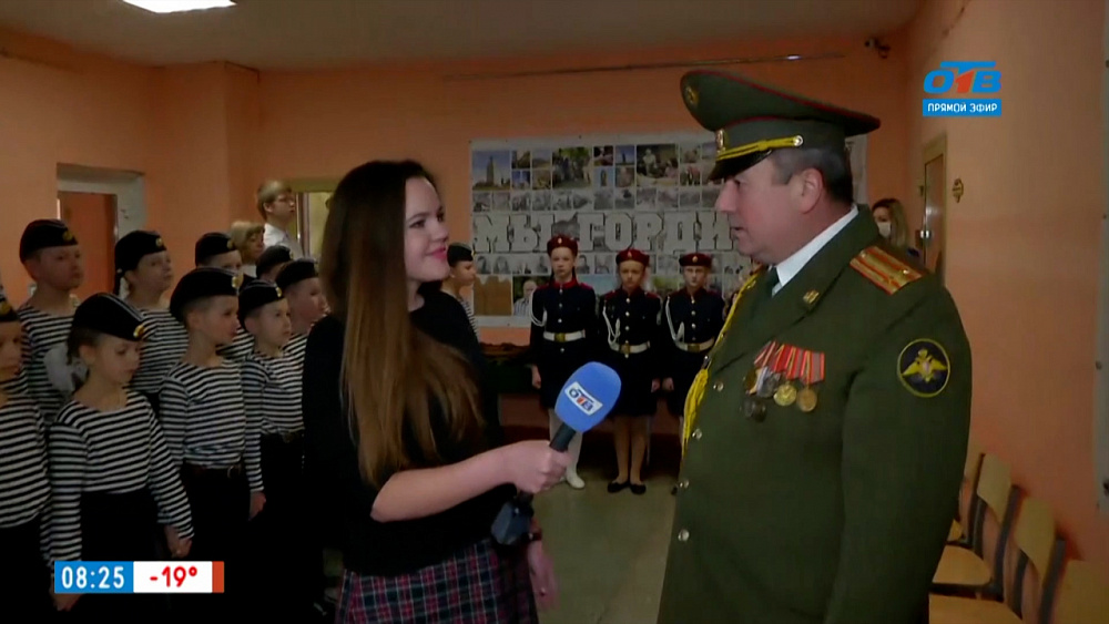 Прямое включение — Праздничное построение кадетов в школе № 36