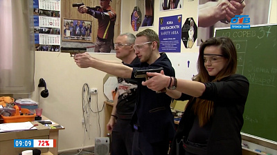 Давай на спор — Кто лучше стреляет: девушка или парень?