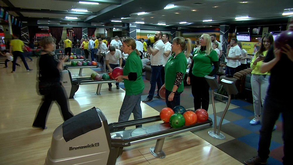 В Челябинске прошёл благотворительный боулинг