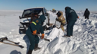 С дорог Челябинской области эвакуировали 419 машин, застрявших во время бурана