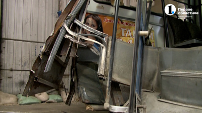 Троллейбус столкнулся с автогрейдером