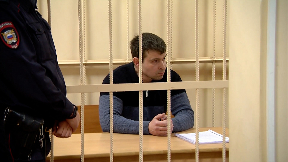 Полицейского за взятку оставили в СИЗО