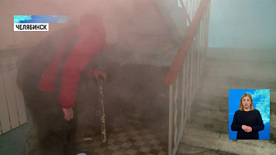 В подъезде жилого дома прорвало трубу