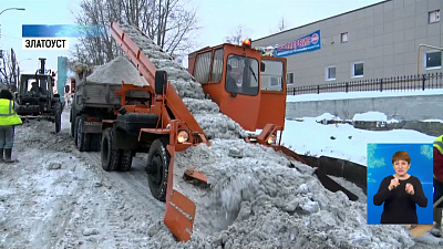 Челябинская область разгребает завалы снега