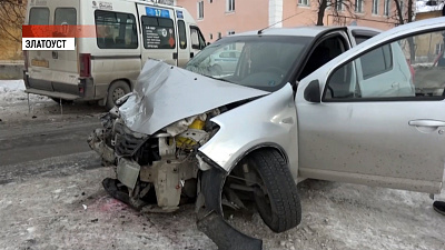 На ЖД переезде в Чурилово поезд столкнулся с легковушкой