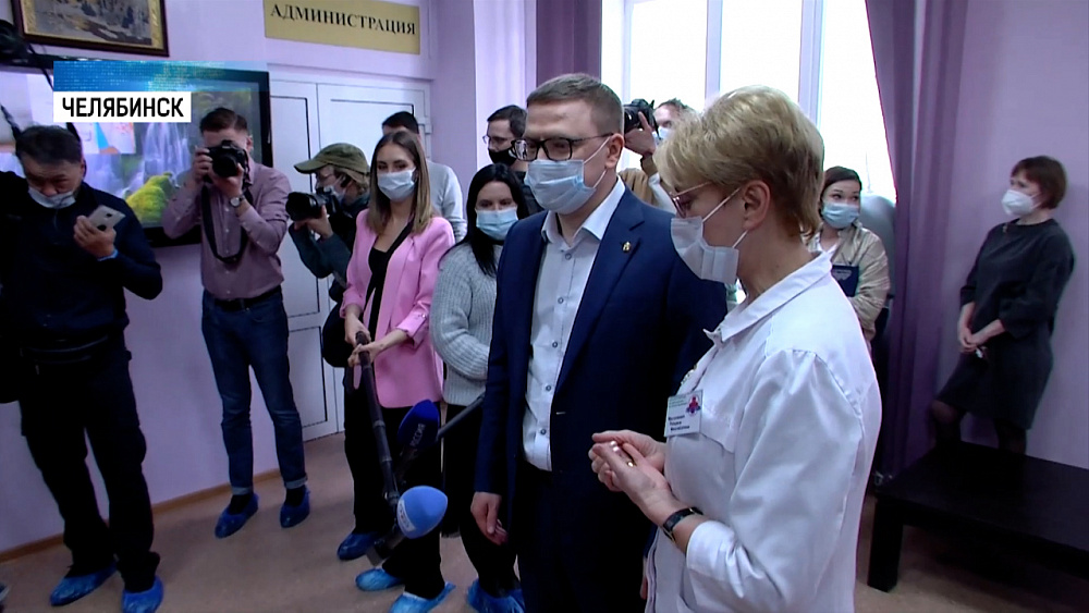 Губернатор посетил областной госпиталь ветеранов