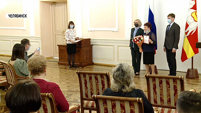 Врачей «красной зоны» наградили за работу