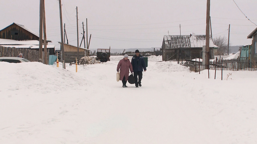 Жители села Кундравы две недели живут без воды