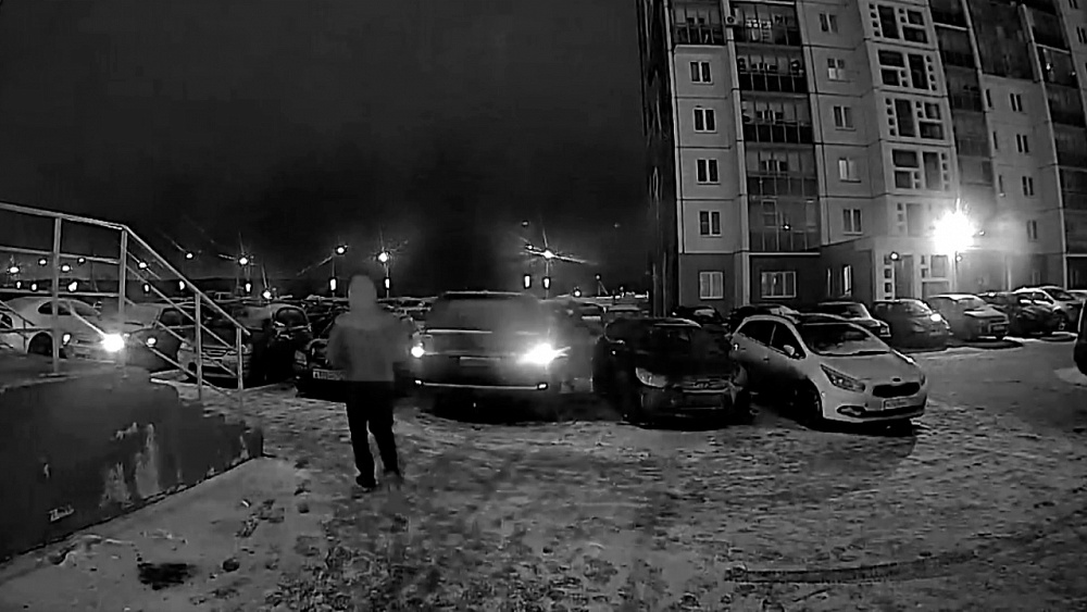 Неизвестные разбили внедоржник