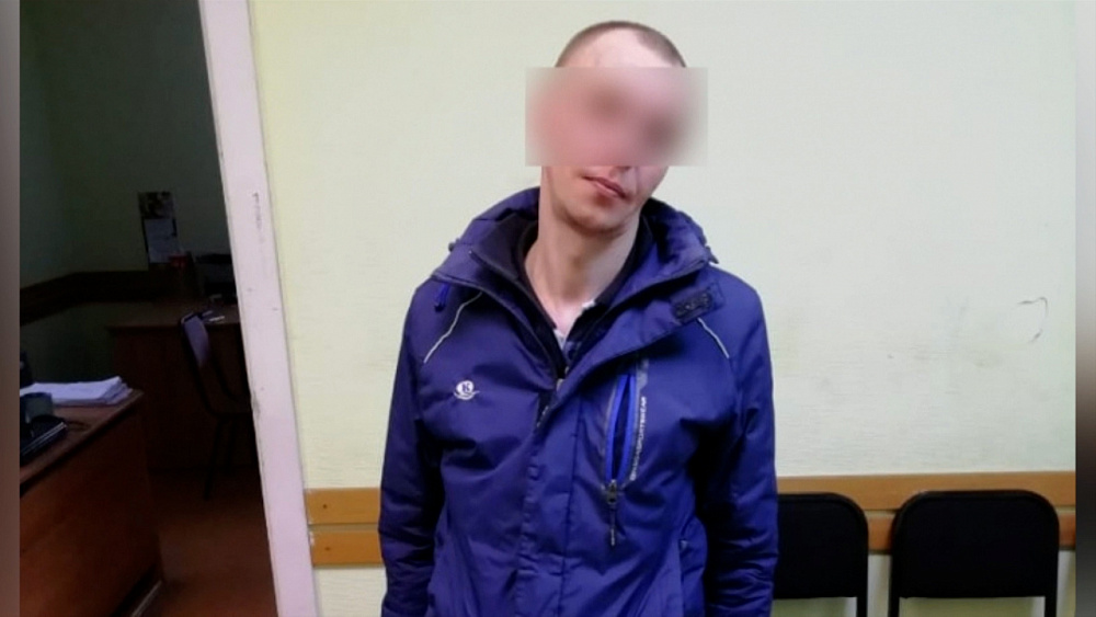 В Омске поймали мужчину, который украл телефон у умершего офицера