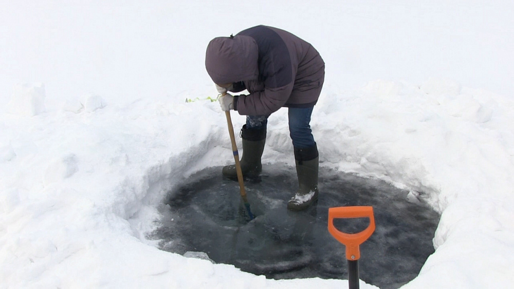 Экологи проверяют воду в Тургояке