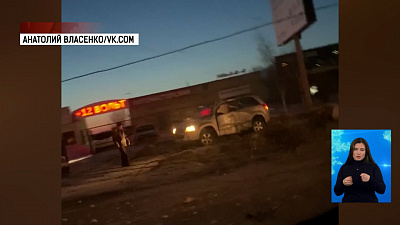 Легковушка влетела в столб