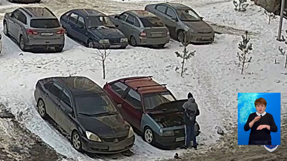 Подростки, обокравшие машины, попали на видео