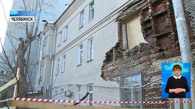 В жилом доме рухнула часть стены