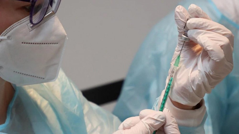 981425c49d3ca6b1908c67aec0acec35 между первой и второй вакцинацией заболел что делать