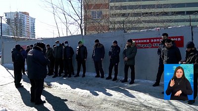 Полицейские проверили мигрантов