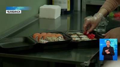 В Челябинске появился голодный космонавт