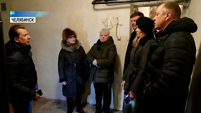 В доме на ЧМЗ бежит крыша и топит подвал