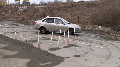 В Миассе сдают экзамены на права по новым правилам